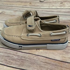 Toddler Nautica boat shoes. Size 10